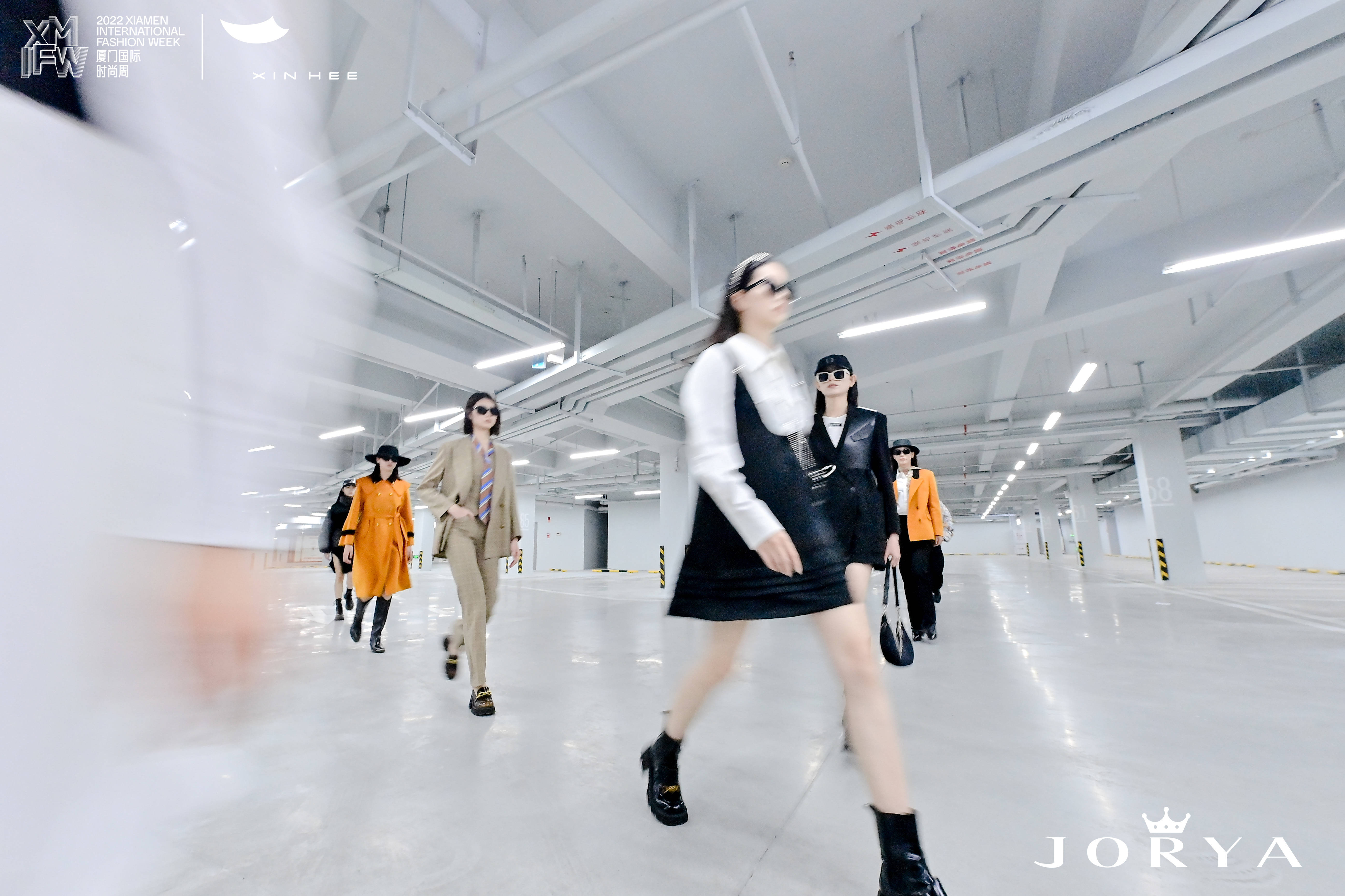 当建筑大师遇到高级时装，美学高度的同频共振 ——2022厦门国际时尚周上演超时空秀场